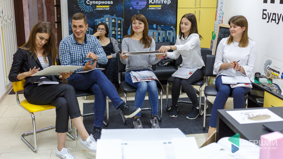 Працівникам «Інвестора» розповіли, яку фарбу потрібно обирати для оздоблення будинку