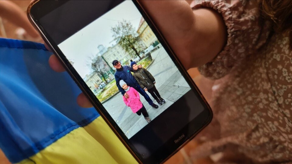 Організували блокпост: юні волонтерки із Липин зібрали 9000 гривень для ЗСУ