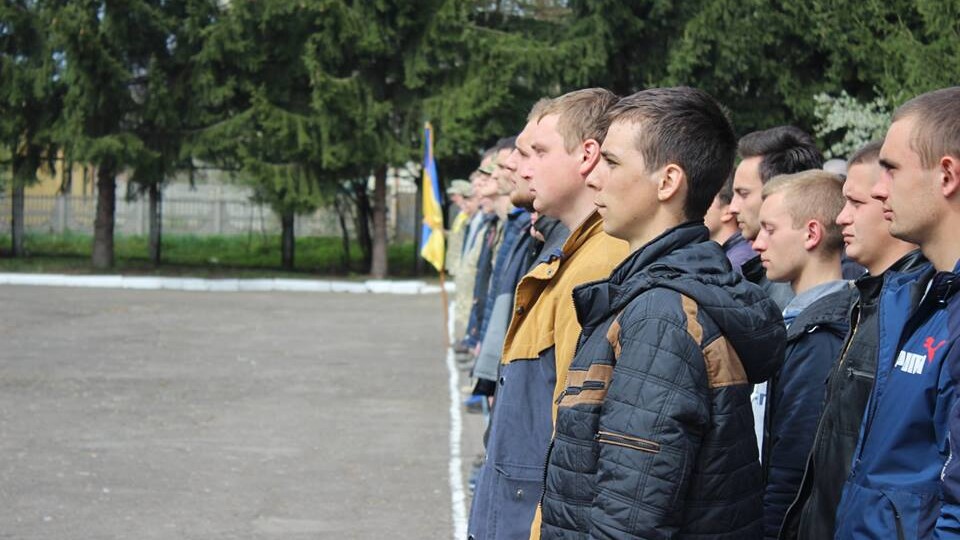 Як у Луцьку призовників проводжали до війська. ФОТО