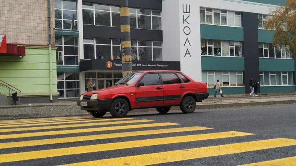 У Луцьку на проспекті Волі вже наносять тимчасову розмітку