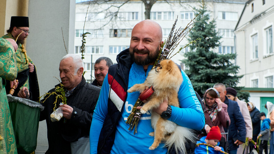Як лучани освячували вербу у центрі міста. ФОТОРЕПОРТАЖ