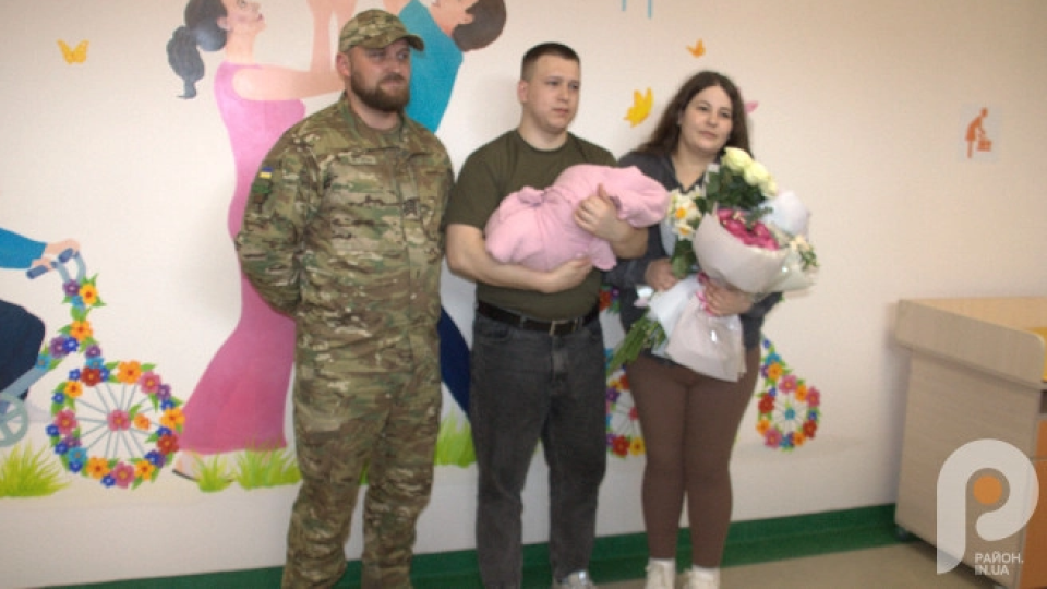 Напередодні Великодня у Луцьку в родині військових народилася донечка
