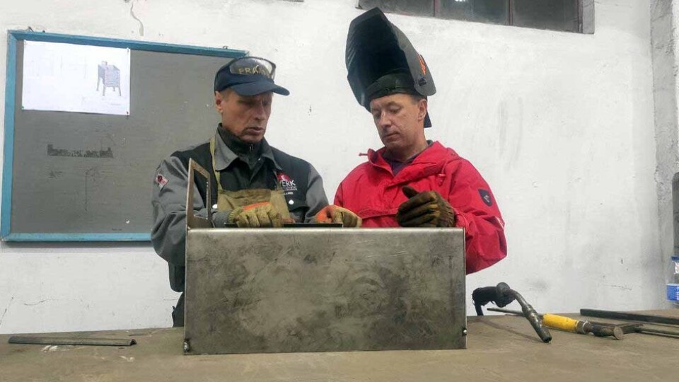На волинському підприємстві почали виготовляти буржуйки на передову. ФОТО