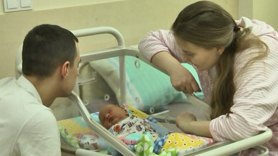 «Свідоцтво вручають у палаті». Новоспечені батьки розповіли, як у Луцьку працює сервіс єМалятко