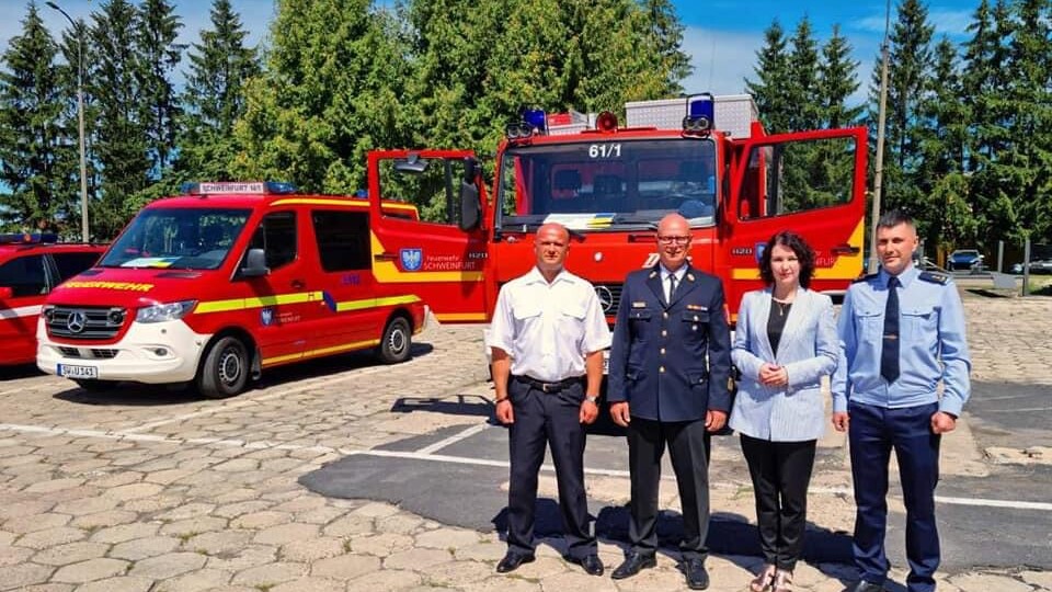 Луцькі рятувальники отримали спецавтомобіль з Німеччини. ФОТО