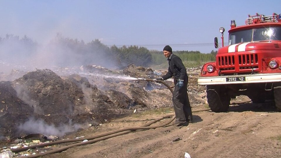 На Волині другу добу горить сміттєзвалище