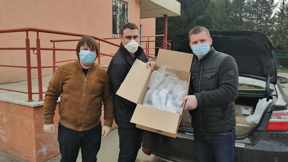 Волинська обласна лікарня отримала від благодійників безконтактні термометри