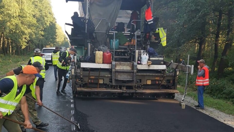 На Волині ремонтують ще одну частину дороги на Шацьк