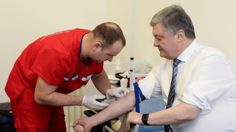 Оприлюднили перші результати аналізів Порошенка