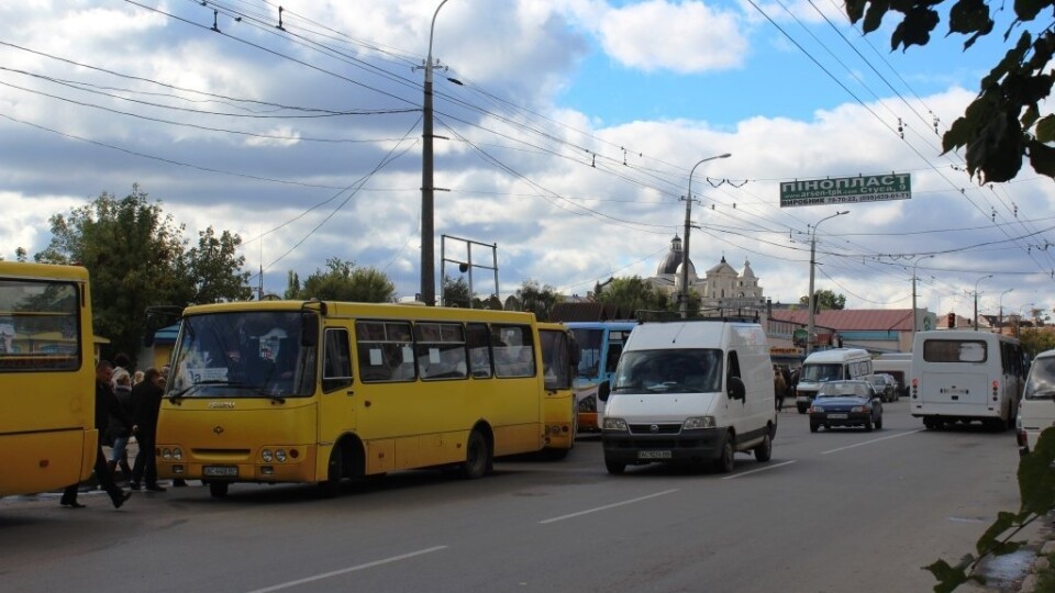 У Луцьку дозволили нові парковки, заборонили повороти. Що ще змінили у схемах руху?