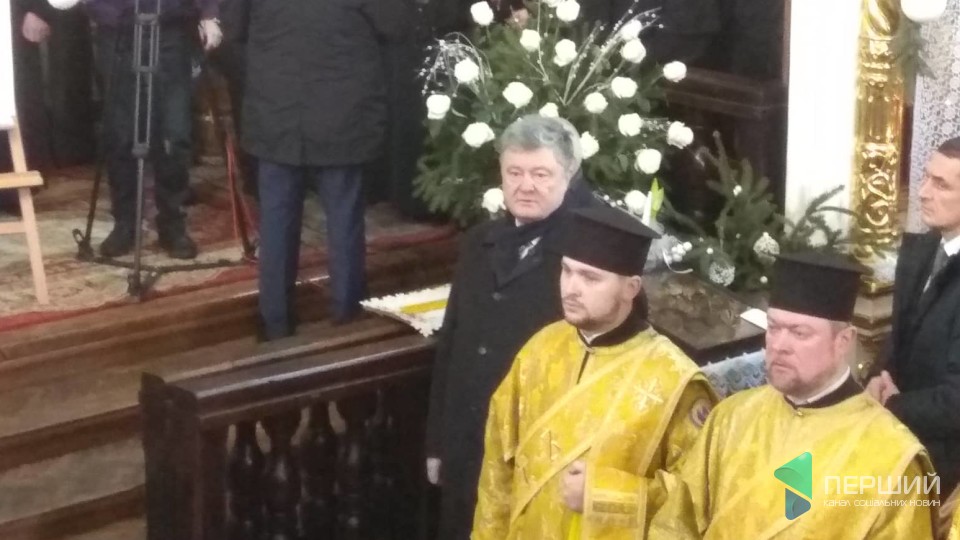 У луцькому соборі почалась служба з Порошенком та Філаретом. ФОТО. ВІДЕО