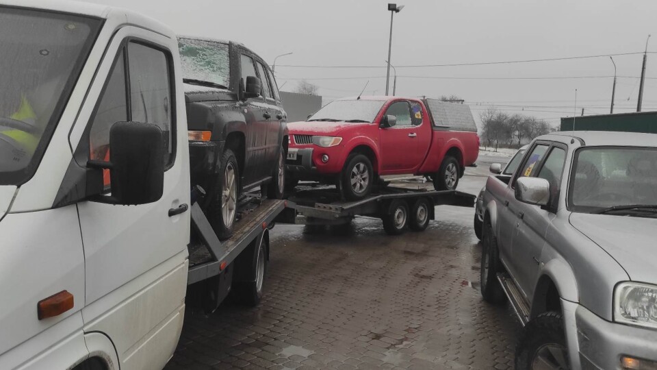 Горохівський «Щит» повіз на схід чотири автівки та прилади й речі для бійців