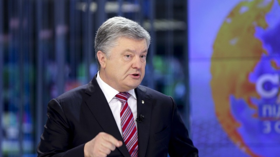 Порошенко піде на стадіон ще й 19 квітня