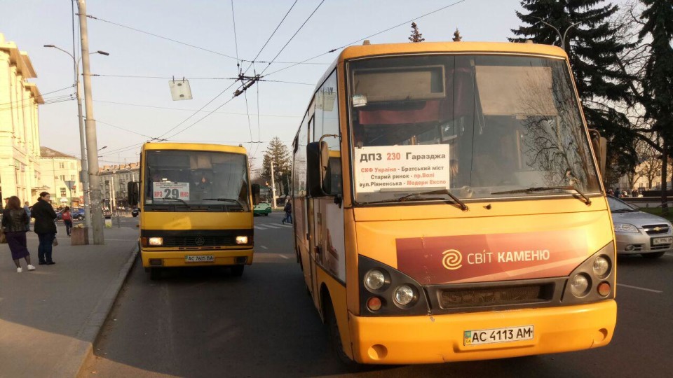 У Луцьку хочуть штрафувати водіїв маршруток, які їздять не за графіком