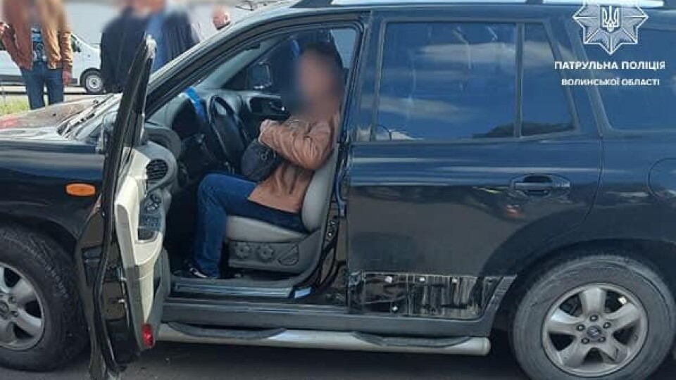 Протаранив шість автівок. Деталі зіткнення на автостанції у Луцьку