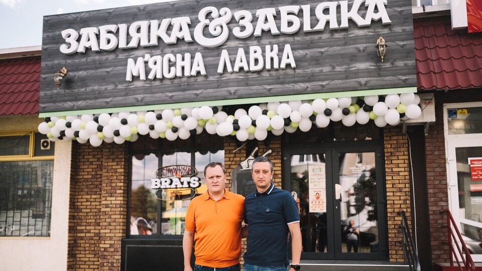 У Луцьку брати Забіяки відкрили особливий магазин: там не тільки продають, а й годують
