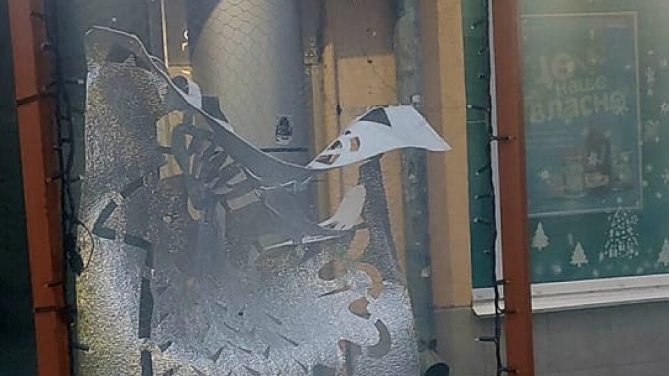 У Луцьку невідомі пошкодили новорічні витинанки