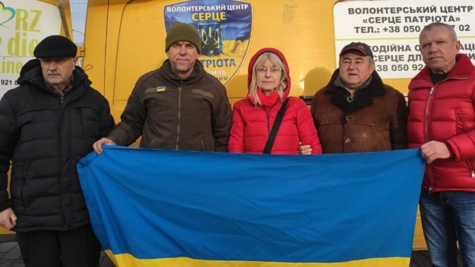 Печиво, пироги, вареники: луцькі волонтери повезли допомогу бійцям на передову