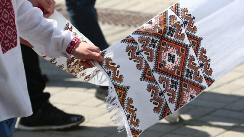 Лучани пройшлись ходою із вишитими рушниками