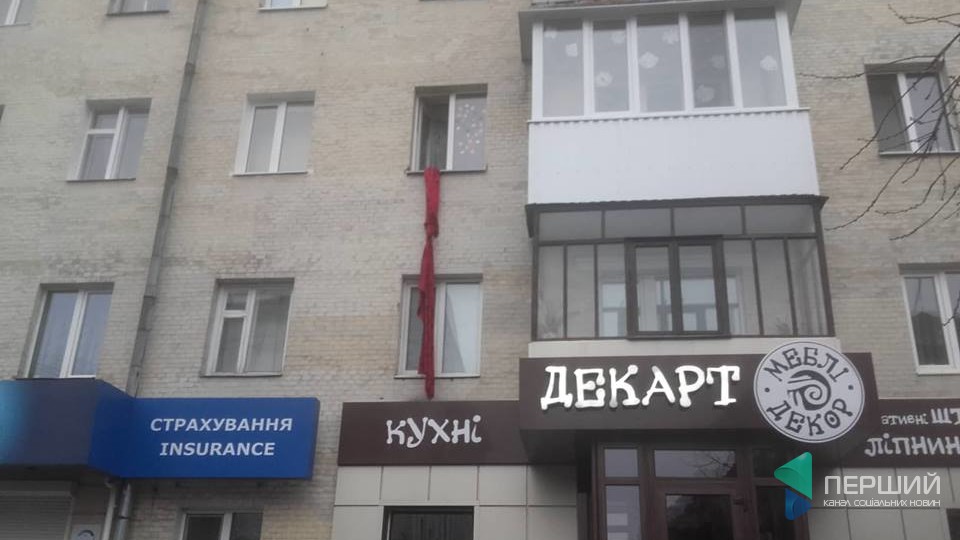 Загадкова полонянка: у Луцьку жінка впала з вікна багатоповерхівки. ФОТО