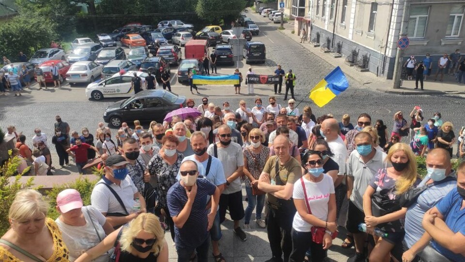 Акція протесту у Луцькраді. Атовці вимагають звільнити Пустовіта і Сиротинську