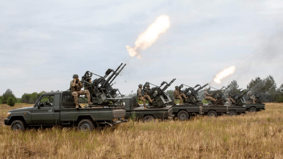 Україна збільшує кількість мобільних груп ППО та посилює оборону на двох напрямках, – Зеленський