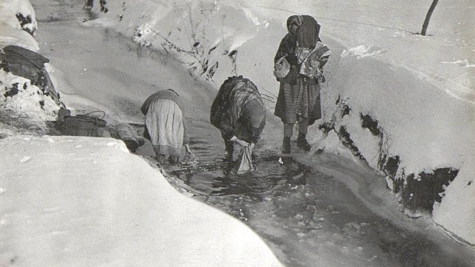 Зима на Волині 100 років тому: прання у річці і водяний млин. ЗГАДАТИ ВСЕ