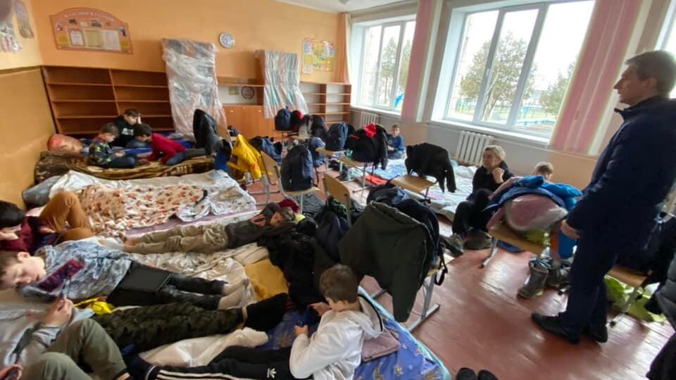 «У вас не бомблять?». Діти з інтернатів Одеси приїхали в Ковель і ...позасинали