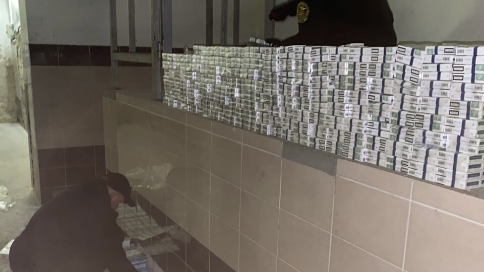 Волинянин намагався вивезти через «Ягодин» 2600 пачок цигарок. ФОТО