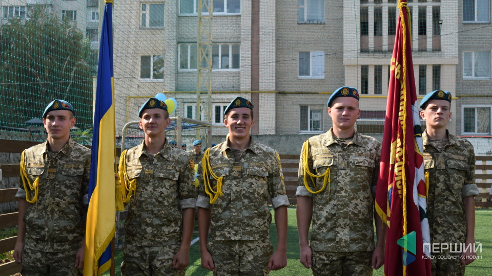 Зі співами і танцями у військовому ліцеї зустріли Перший дзвоник. ФОТО. ВІДЕО