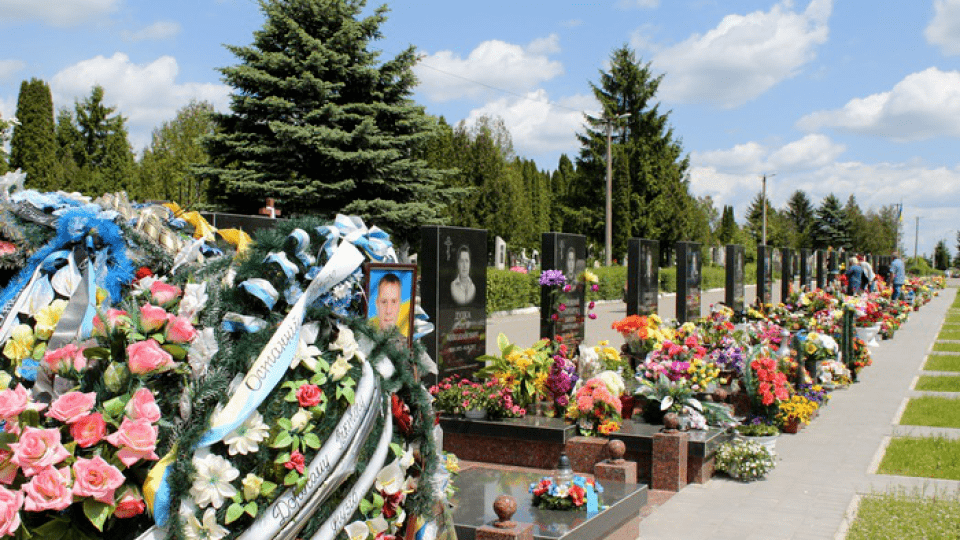 Місця на Алеї почесних поховань закінчуються: Луцьк облаштує військове кладовище