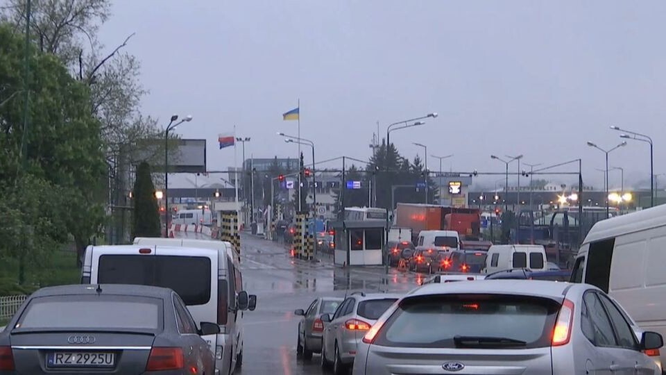 На кордоні з Польщею у чергах застрягли сотні машин