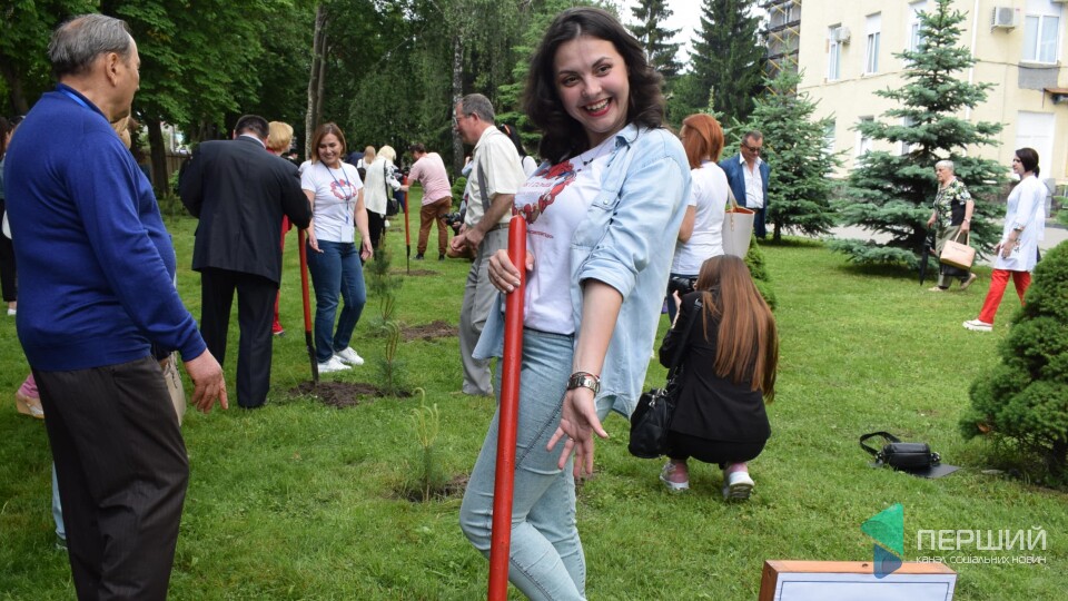 У Луцьку люди з донорськими органами висадили алею. Фоторепортаж