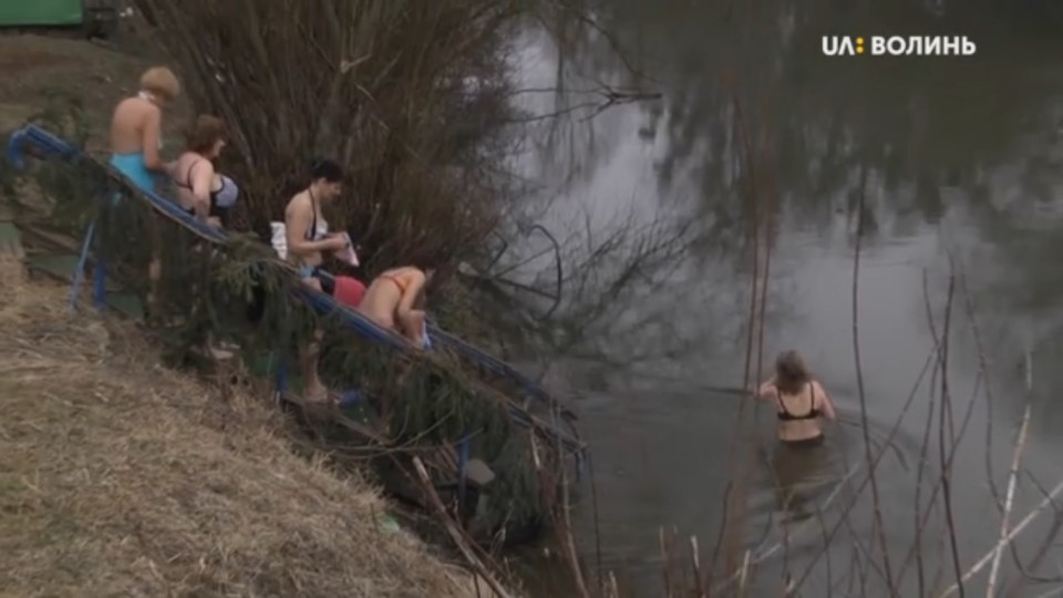 Як лучани моржують у Стиру. ВІДЕО