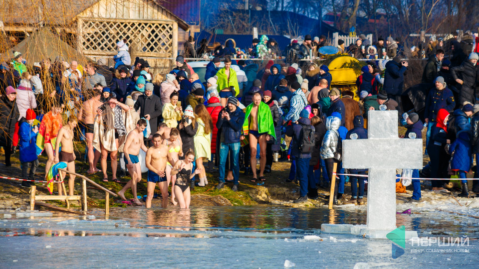 Молитва. Гармата. Глінтвейн!  Аншлаг на жидичинському Водохрещі. РЕПОРТАЖ