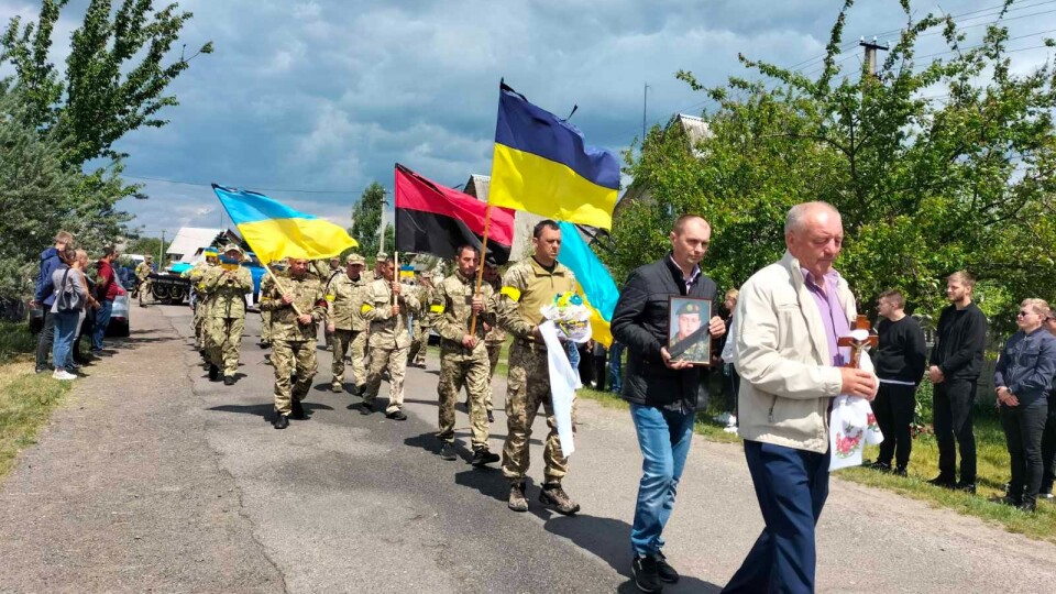 У селищі Дубище провели в останню дорогу військового Віктора Шершня