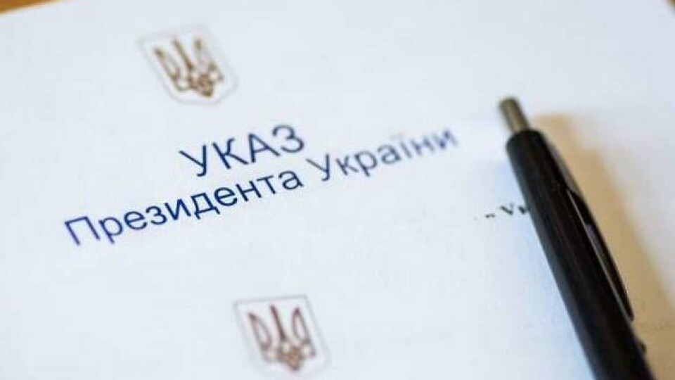 Директор коледжу та професор вишу стали заслуженими. Президент відзначив волинських освітян