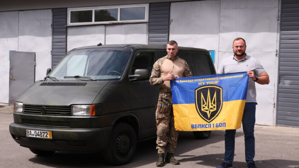 З Луцька на передову захисникам передали мікроавтобус і спорядження