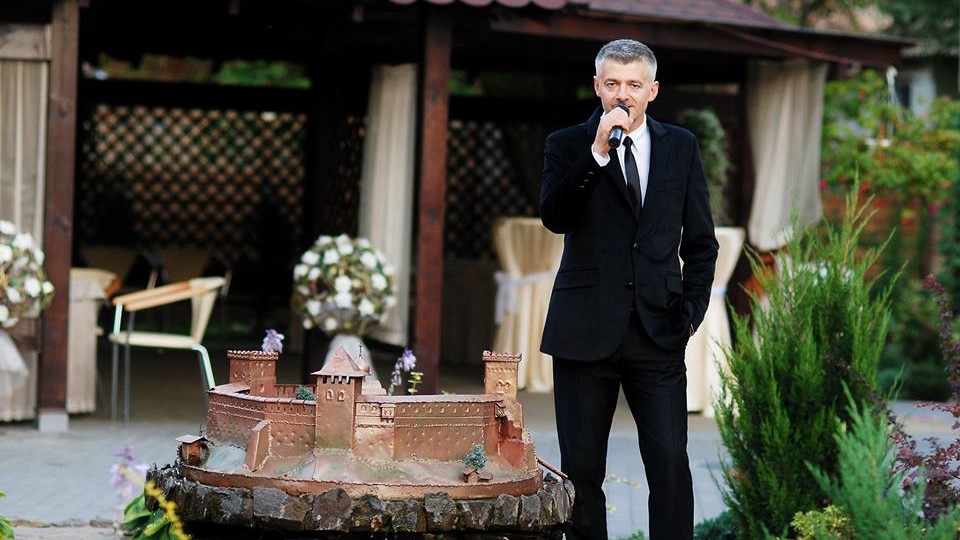 Шоумен Сергій Скулинець вітає жінок зі святом