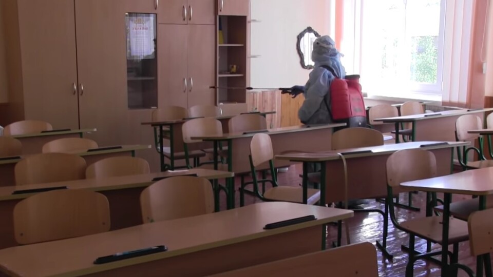 У волинському ліцеї – спалах COVID: захворіла 31 людина