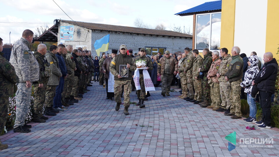 «Його постійно тягнуло на схід». На Волині поховали Героя Володимира Нероду