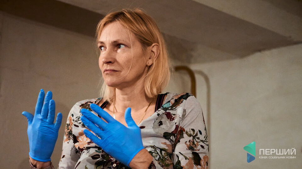 «Нас розбомбили. А так все нормально». Розповідь переселенки, яка розмальовує укриття у Луцьку