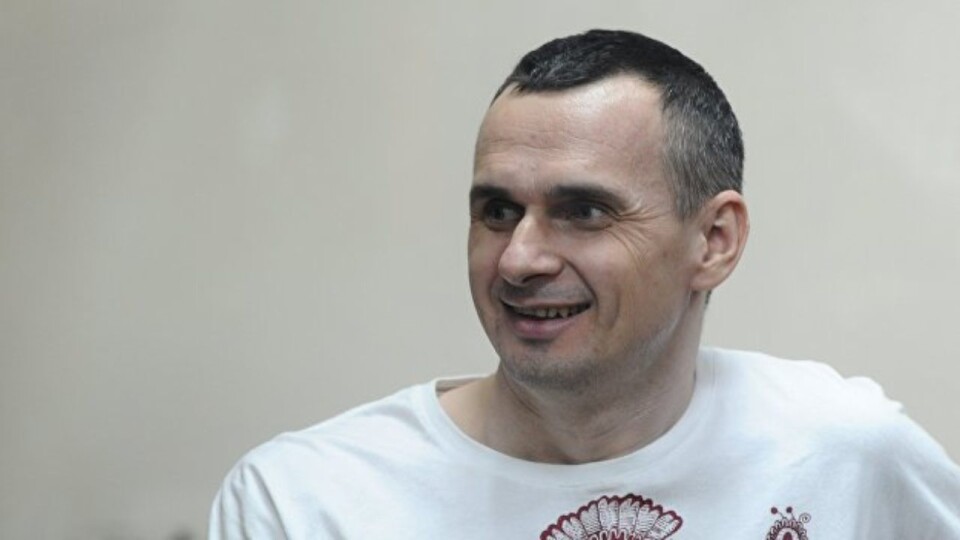 Сенцов і 34 політв'язні повернулись в Україну