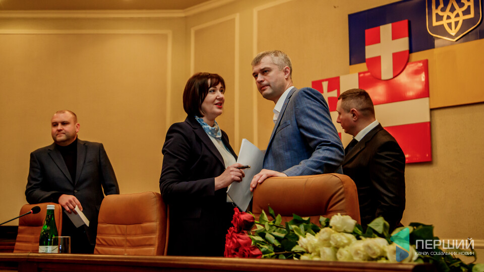 Троянди і політика: червоні - то любов... Репортаж із сесії Волиньради