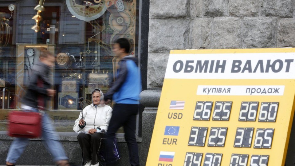 Гривня втратила одну копійку: курс валют в пунктах обміну Луцька на 25 лютого