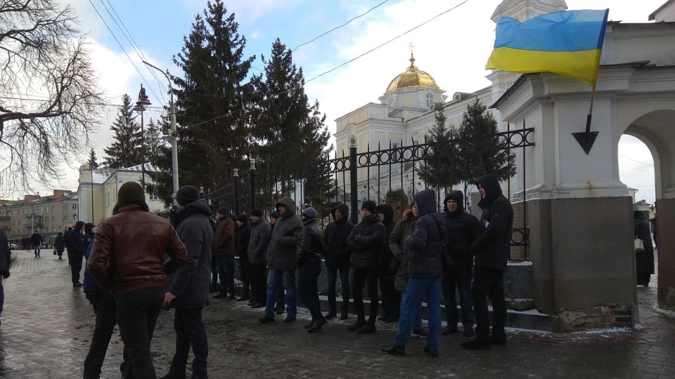 У центрі Луцька чекають Порошенка. ФОТО