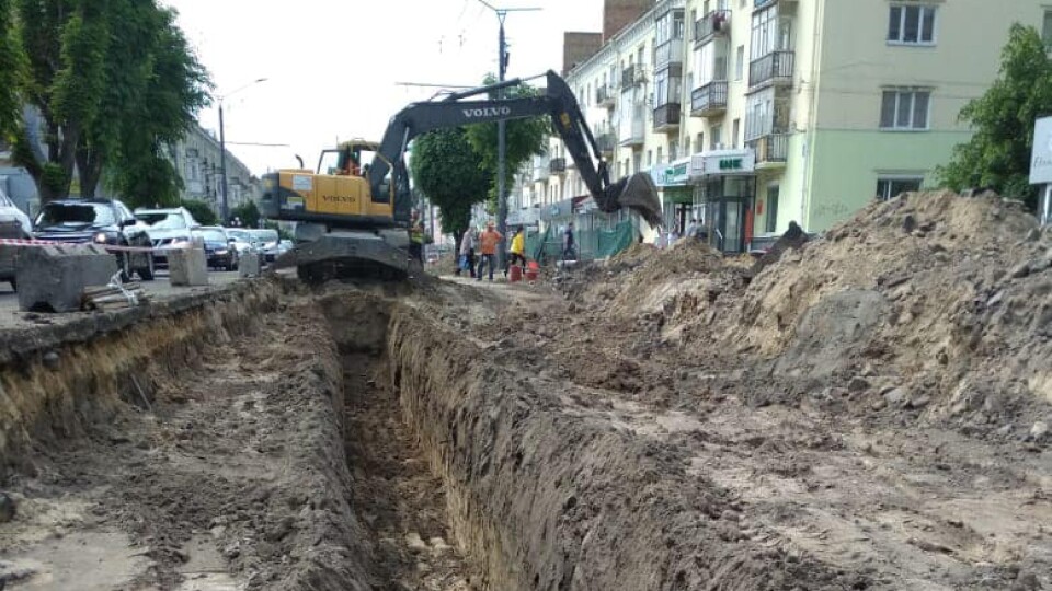 На проспекті Волі у Луцьку знайшли стару каналізацію