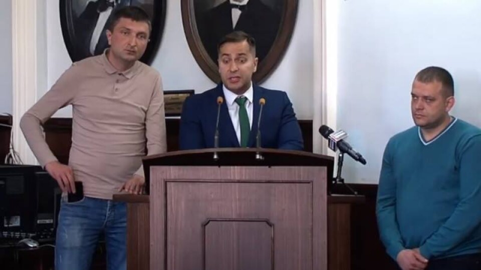 Луцький депутат поїхав у Чернівці жалітися на опозицію, яка «не дала» купити швейцарські тролейбуси