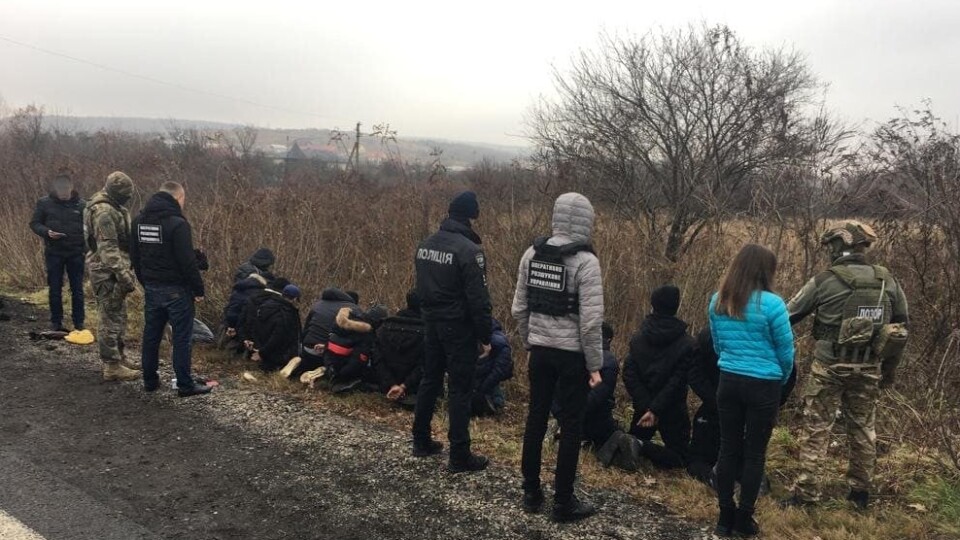 На Закарпатті прикордонники затримали групу мігрантів та їх ймовірних переправників