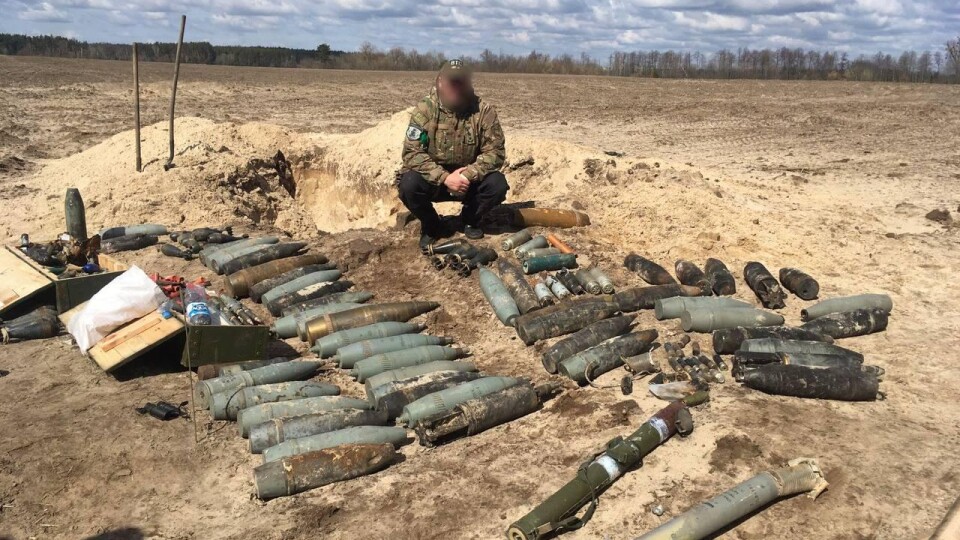 Волинські вибухотехніки розміновують Чернівгівщину